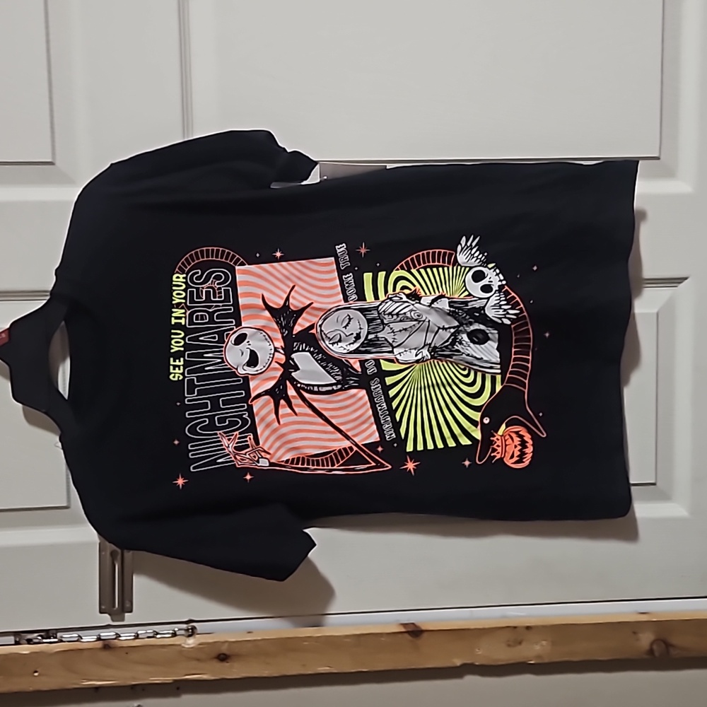 Disney Nightmare Before Christmas GRAPHIC TEE: BLACK: NEW WITH TAGS: SIZE XS